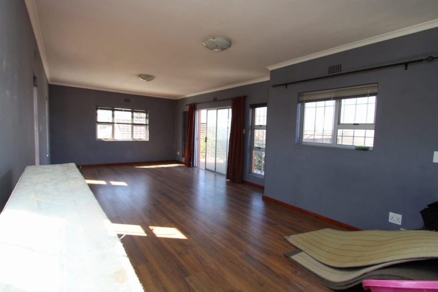4 Bedroom Property for Sale in London Village Western Cape